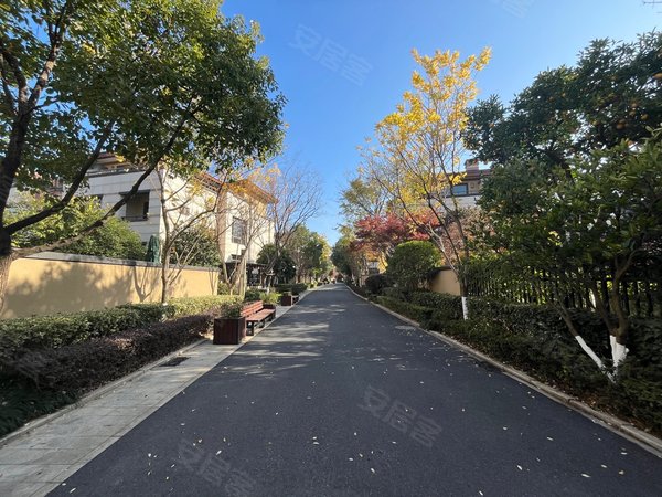 杭州余杭五常大华西溪风情(别墅)整租 大华边套6期别墅 硬装修地上