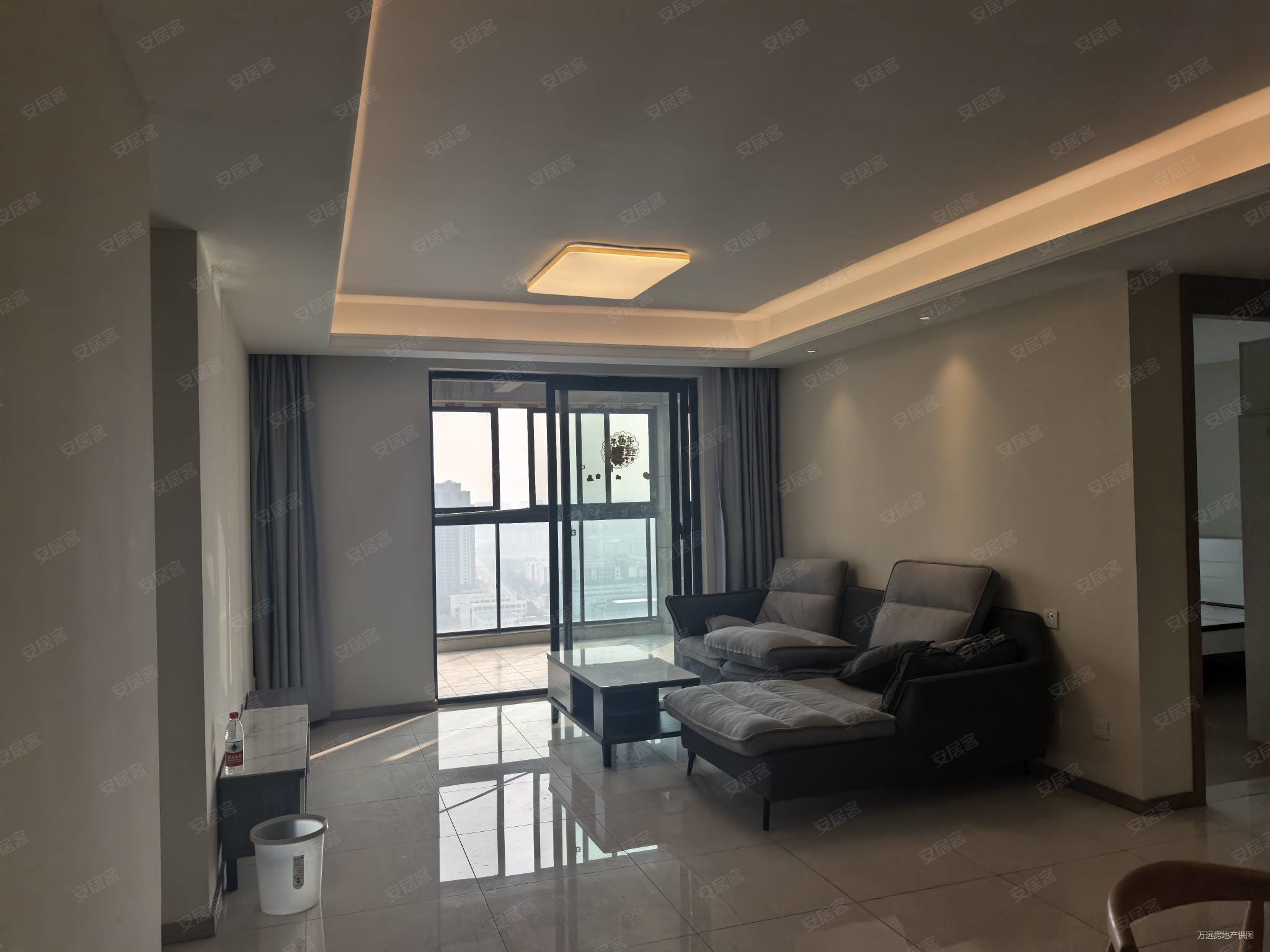 赞成名仕府4室2厅2卫119㎡南106万