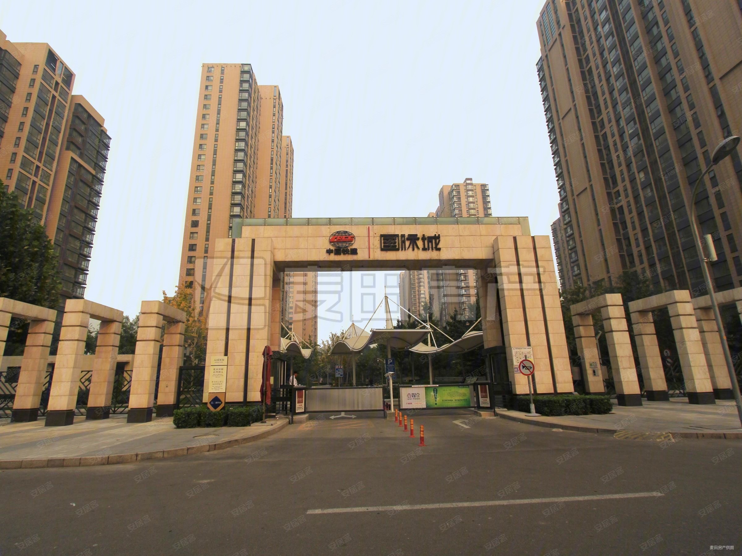 17号线旁中铁国际城采光无遮挡可给周期出门到商场