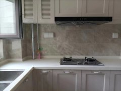 莱芜莱城莱城城区一中西邻，新城悦隽，精装三室，家具家电齐全，每个月1400元出租房源真实图片