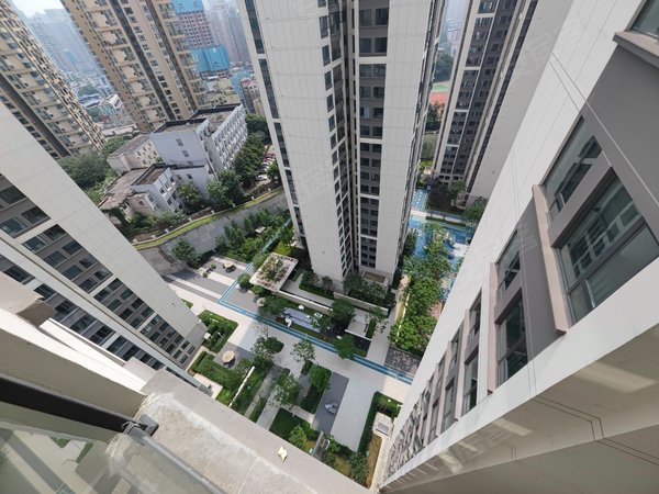重庆江北观音桥万科天空之城近轻轨 观音桥新楼盘 万科天空之城  横厅