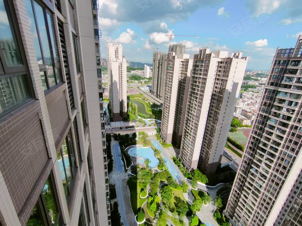 广州番禺华南新城珠江铂世湾珠江铂世湾一期早收楼这边四房无装修噪音