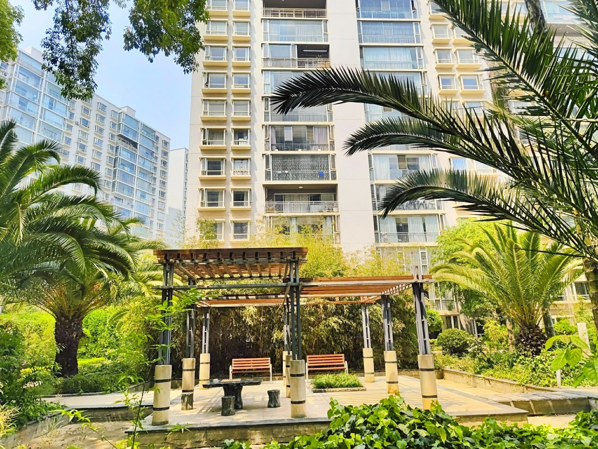 铂金大道旁云南映象大平层小区位置视野无遮挡