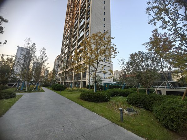 苏州高新区科技城大悦澜庭4室2卫大横厅,近星悦里商场,有轨电车