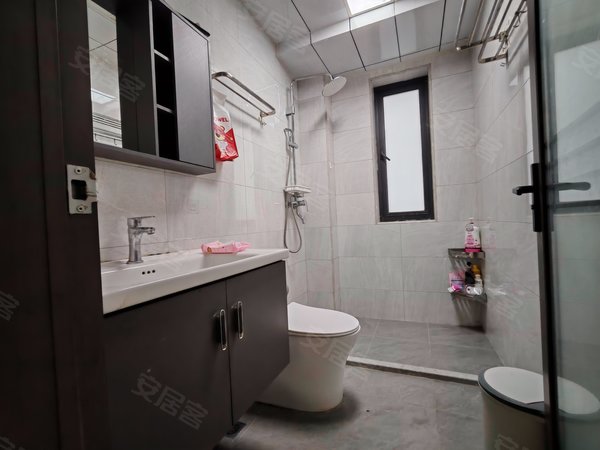 南安南安市区中骏世界城华创幸福鲤华创幸福鲤 4室2厅2卫  电梯房 精装修112平米出租房源真实图片