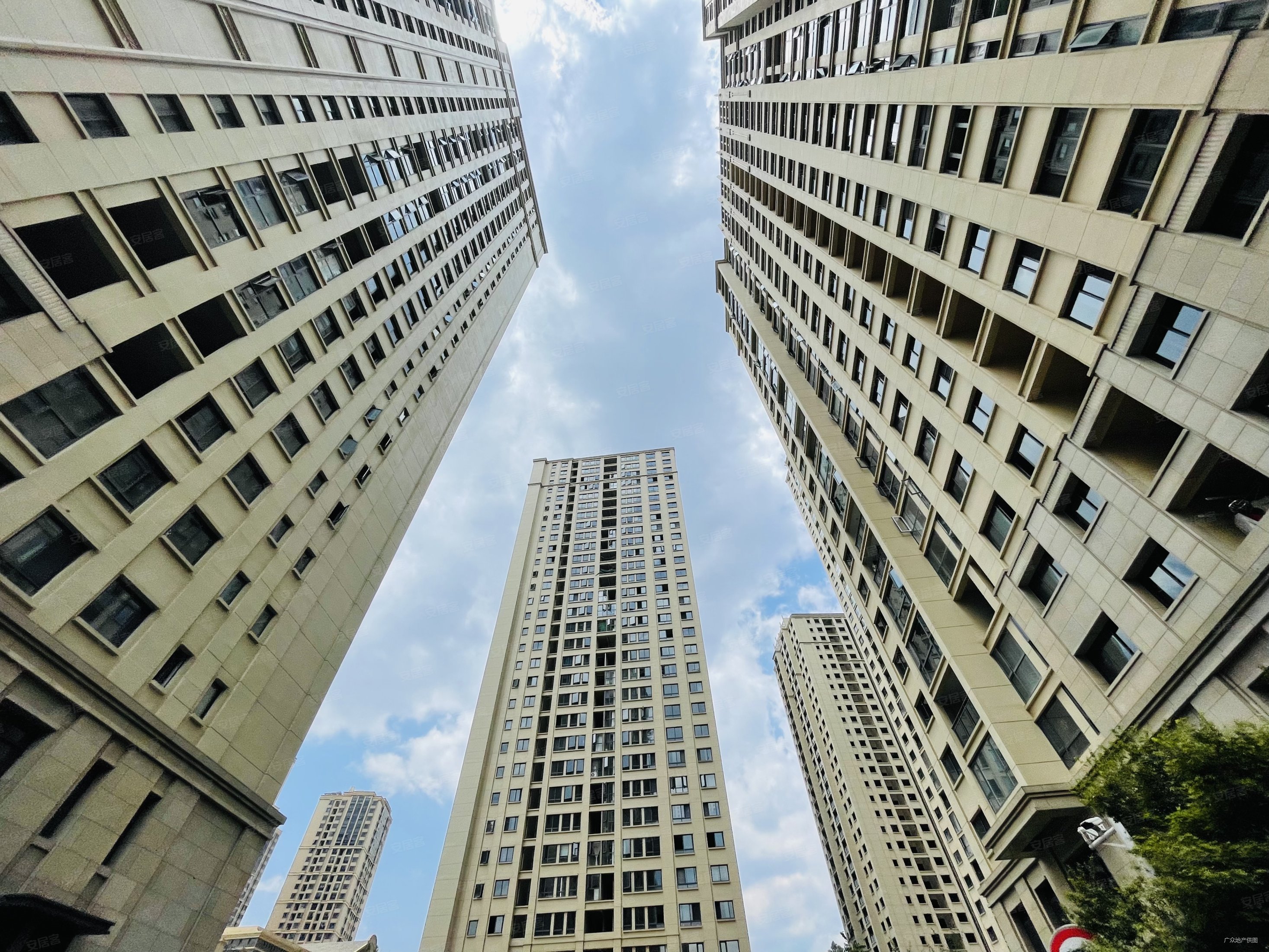 满两年 产权清晰 近羊肠村,国福现代城海棠苑二手房,128万,3室2厅,2卫