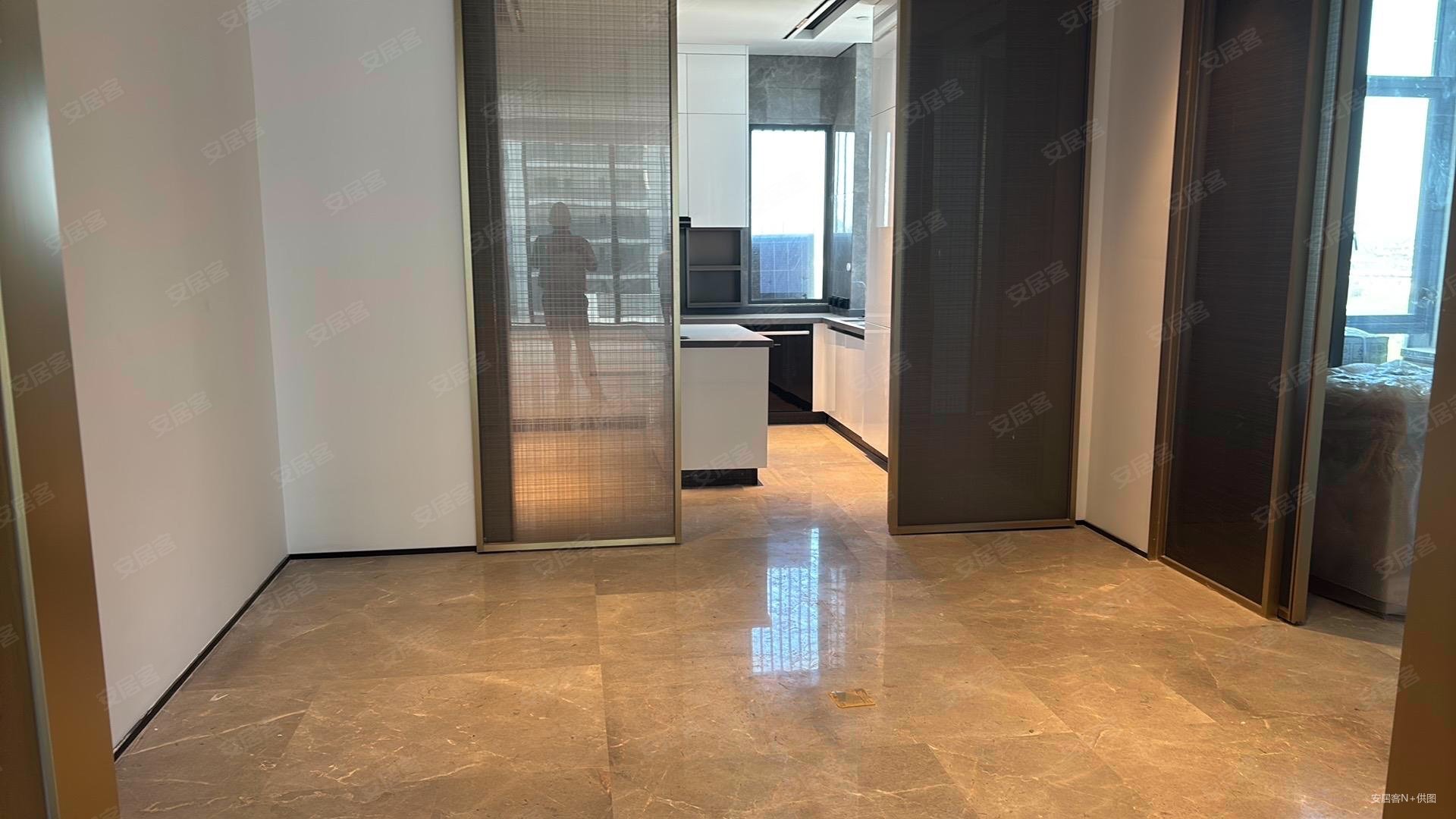 揽月臻翠府(商住楼)5室2厅4卫311.64㎡南590万