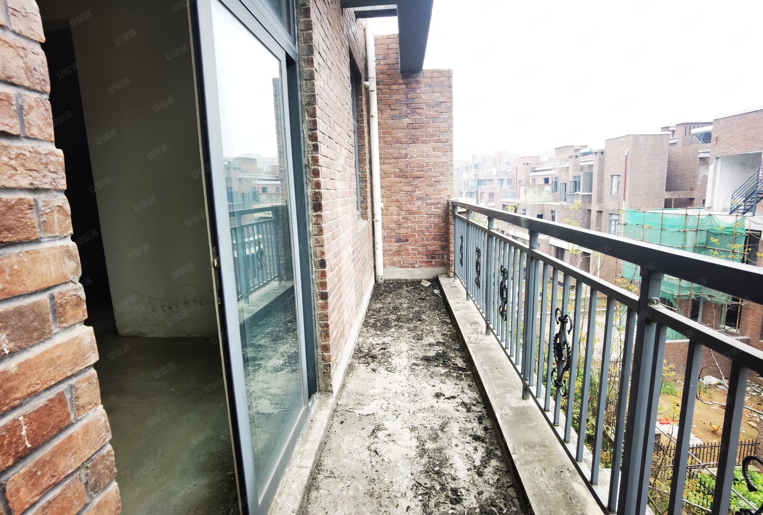 恒大龙城(别墅)4室2厅3卫188㎡南北215万