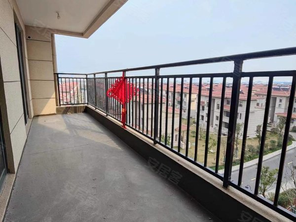 苏州张家港杨舍莱顿小镇好房出租 莱莱顿小镇 三室两厅两卫 南北通透