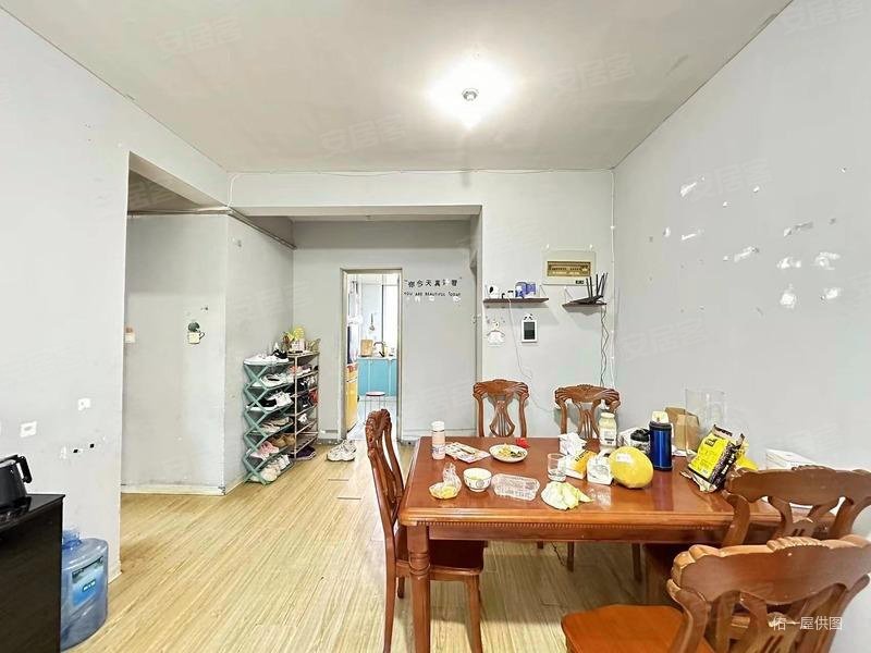 冠城大通蓝郡报价120 临地铁 南北通透 中间楼层采光好