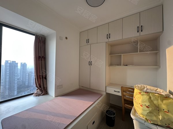 南昌西湖云飞路国贸蓝湾花园华侨城旁 国贸蓝湾精装三房 家具家电齐全 拎包即可 随时看房出租房源真实图片