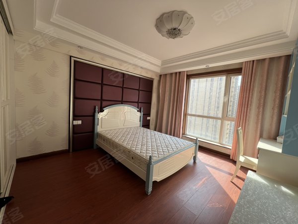 包头青山文化路万郡大都城万郡 精装修三室  家具家电齐全 钥匙在手 随时可看出租房源真实图片