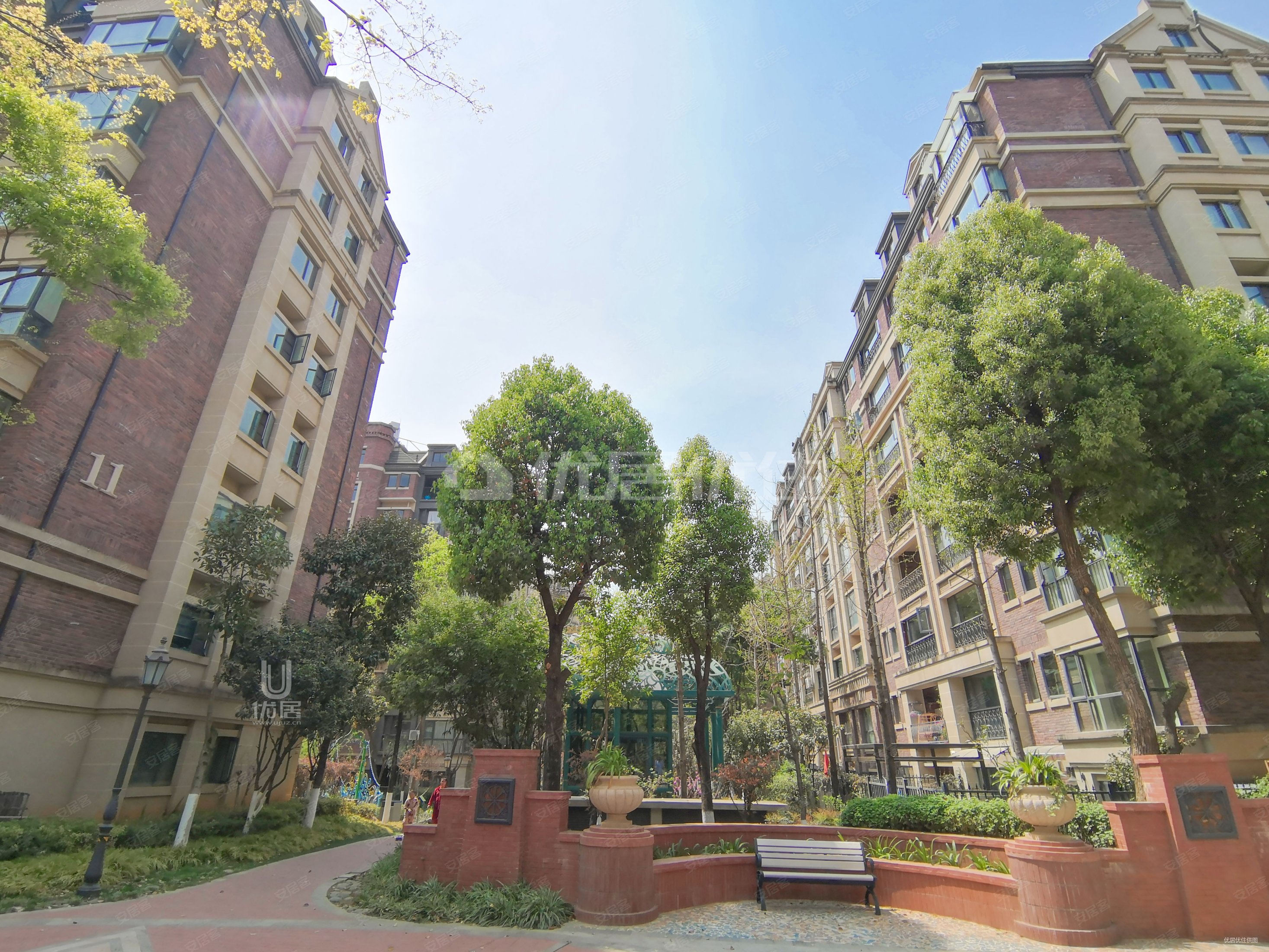 银海白沙郡全新毛坯一楼带负一楼带大花园