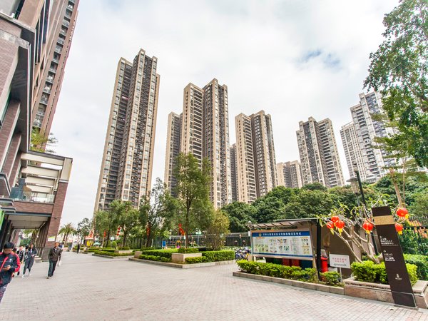 深圳布吉南岭万科公园里公园里的家 精装大三房 保养好拎包入住 停车