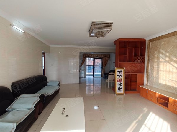 深圳宝安松岗鸿盛花园楼下华润万家商场!