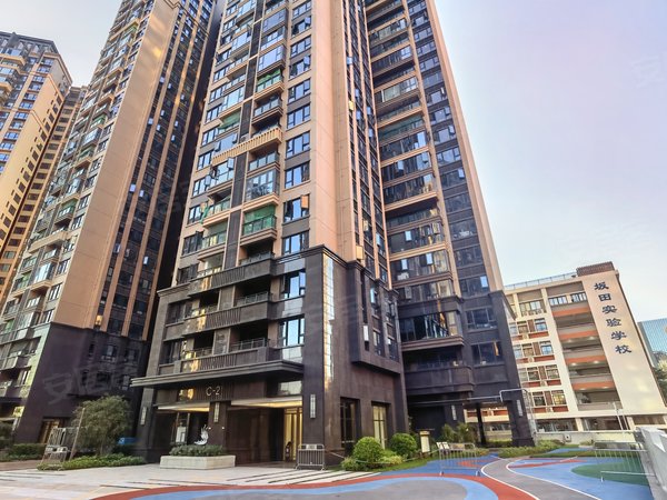 深圳龙岗坂田大族云峰二期地铁口朝南4房精装修拎包入住 急租 随时可
