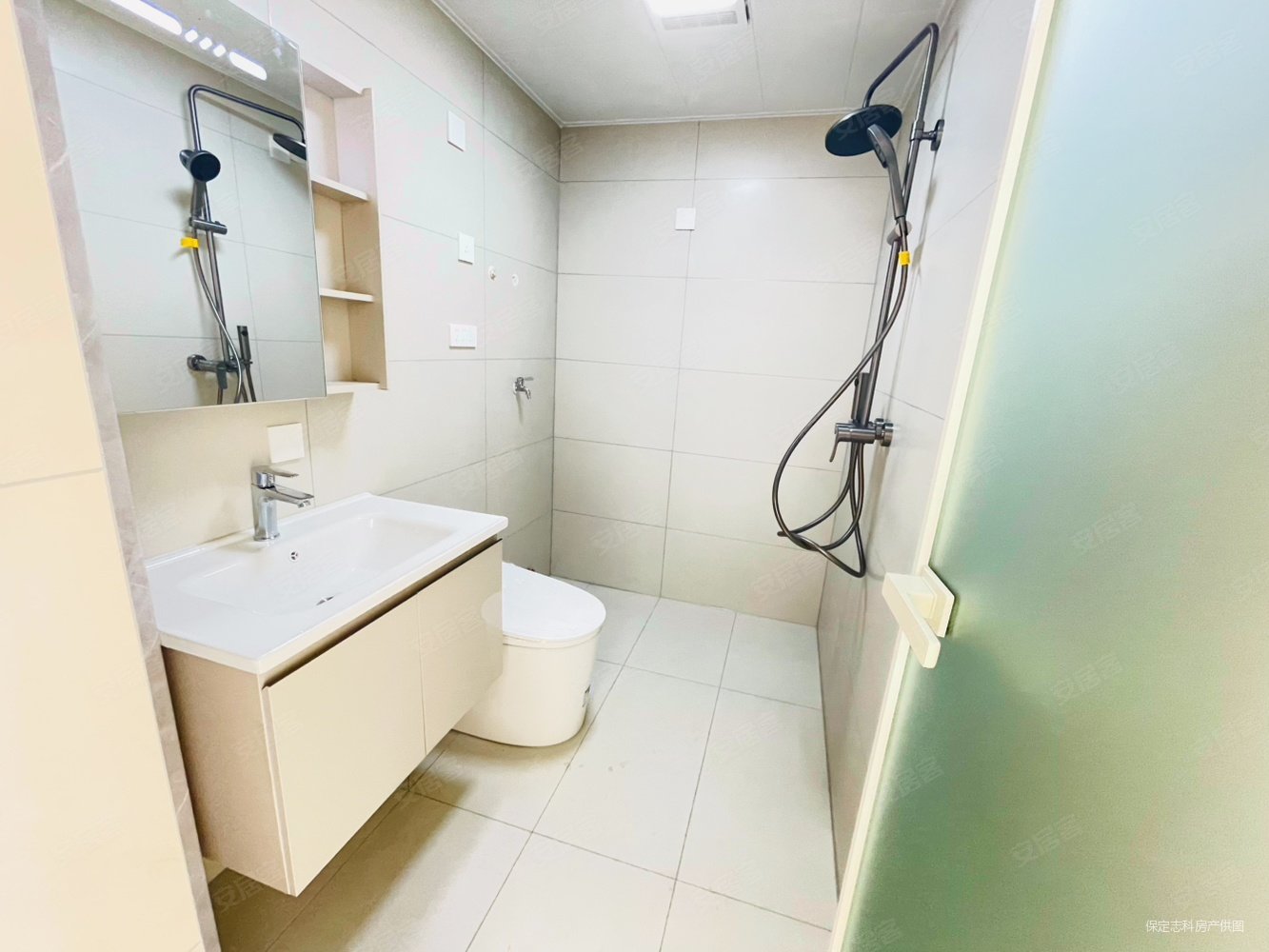 世纪华庭3室2厅2卫152㎡南北119.69万