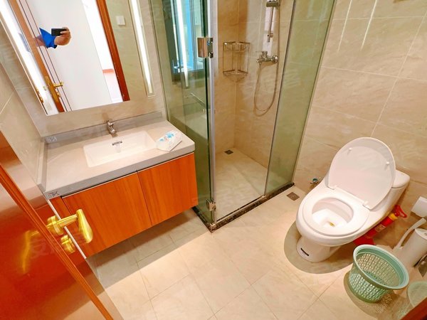 重庆江北观音桥野水沟201-203号小区观音桥地铁口 无中介 可月付 可短