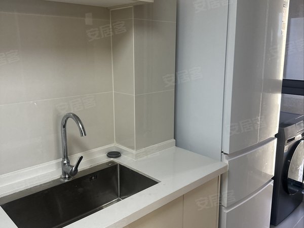 凉山西昌长宁小区星月湖畔航天学校对面 奶油风套三 带空调 家具齐全 拎包入住出租房源真实图片