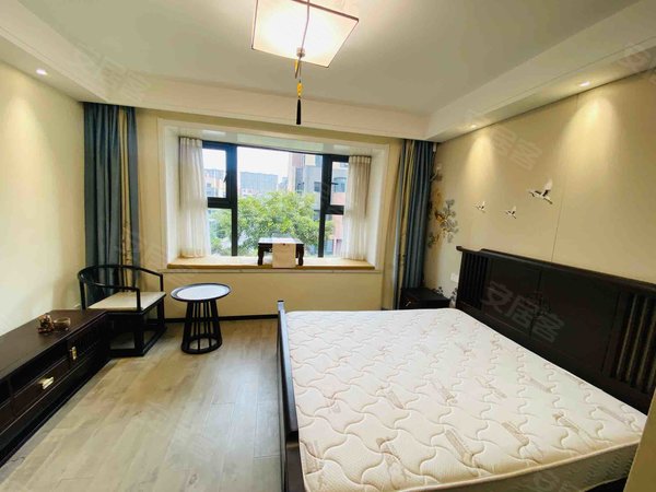 青岛城阳白云山公园澜公馆下叠带前后院 数码城旁 带车位 精装修 拎包