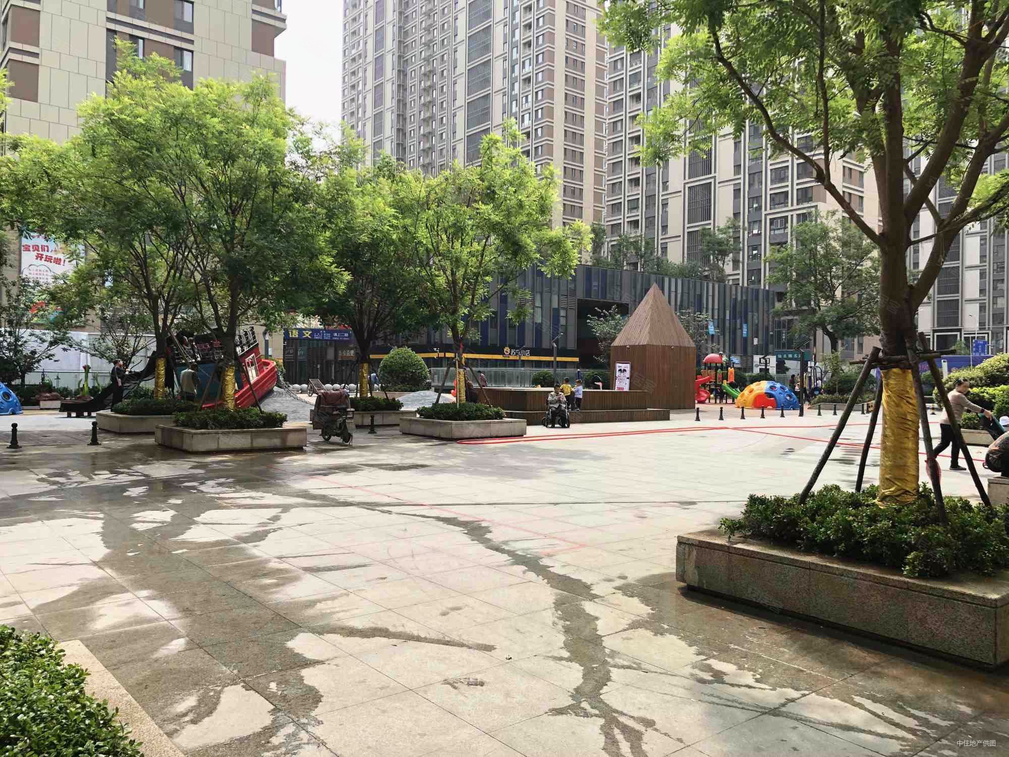 天桥cbd世茂天城精装交付看房随时楼下地铁近医院