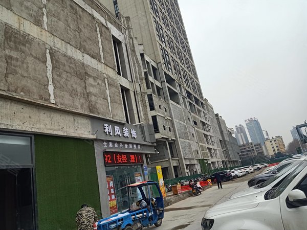 偃师名门万象保真!王城公园复式!家电齐全!万达广场!有钥匙随时看房!