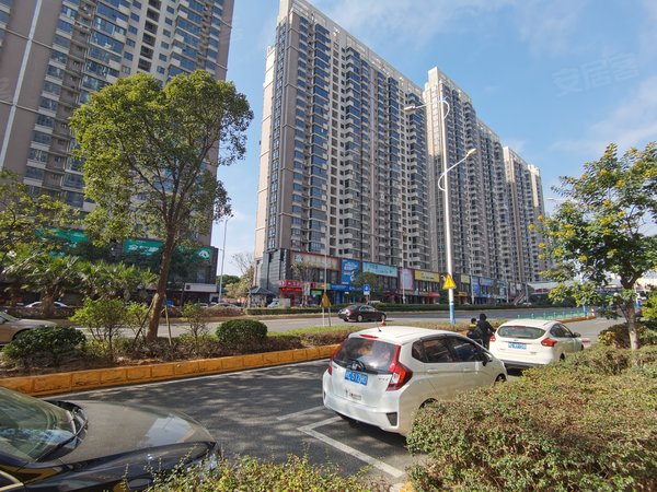 泉州丰泽东海湾东海湾和园东海湾和园 4室2厅2卫家具家电齐全拎包入住