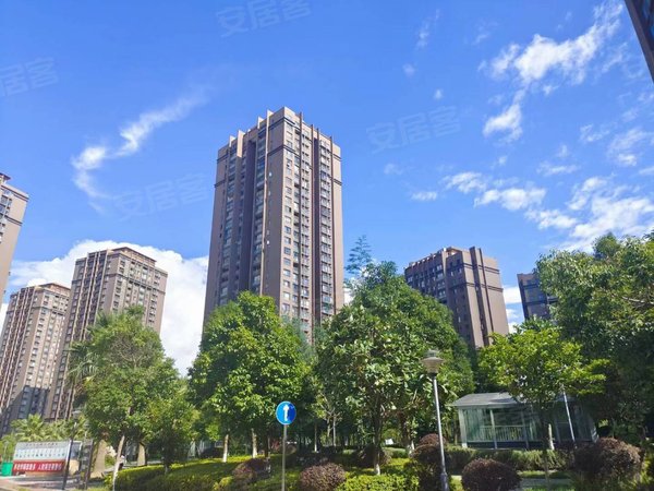 昆明呈贡老县城惠景园云大附中旁精装修带家具家电,带车位,诚心出租