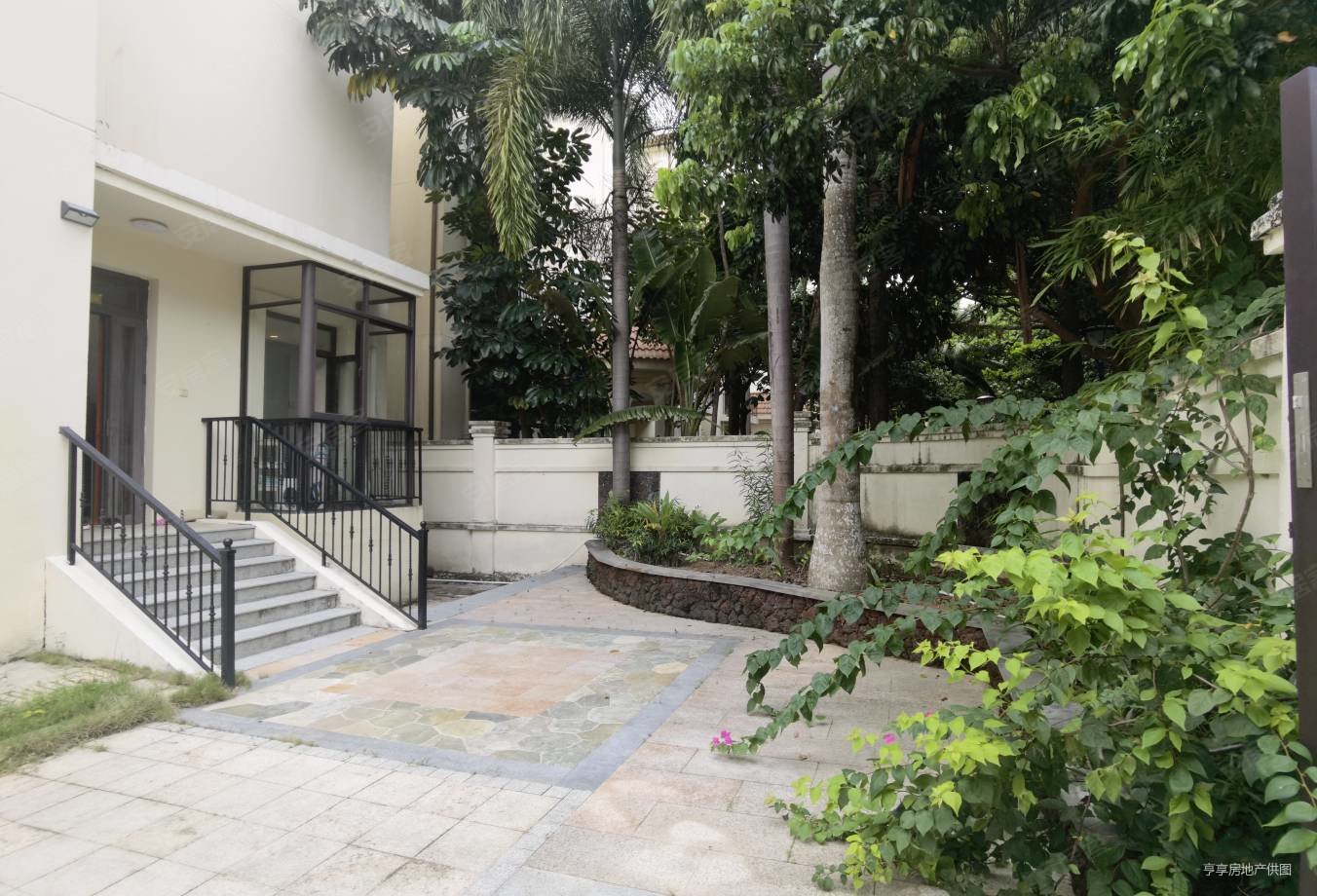 急售笋盘亚龙湾公主郡占地3亩4居别墅交通便利配套齐全拎包入住