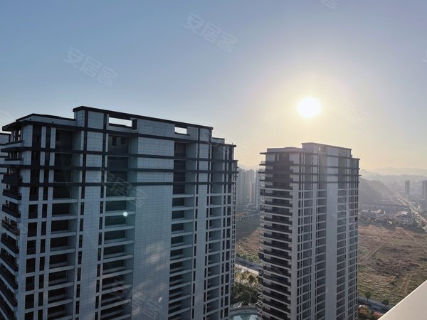 杭州临安临安城区南樾府11月新上,南樾府包物业费,看房方便,多套出租