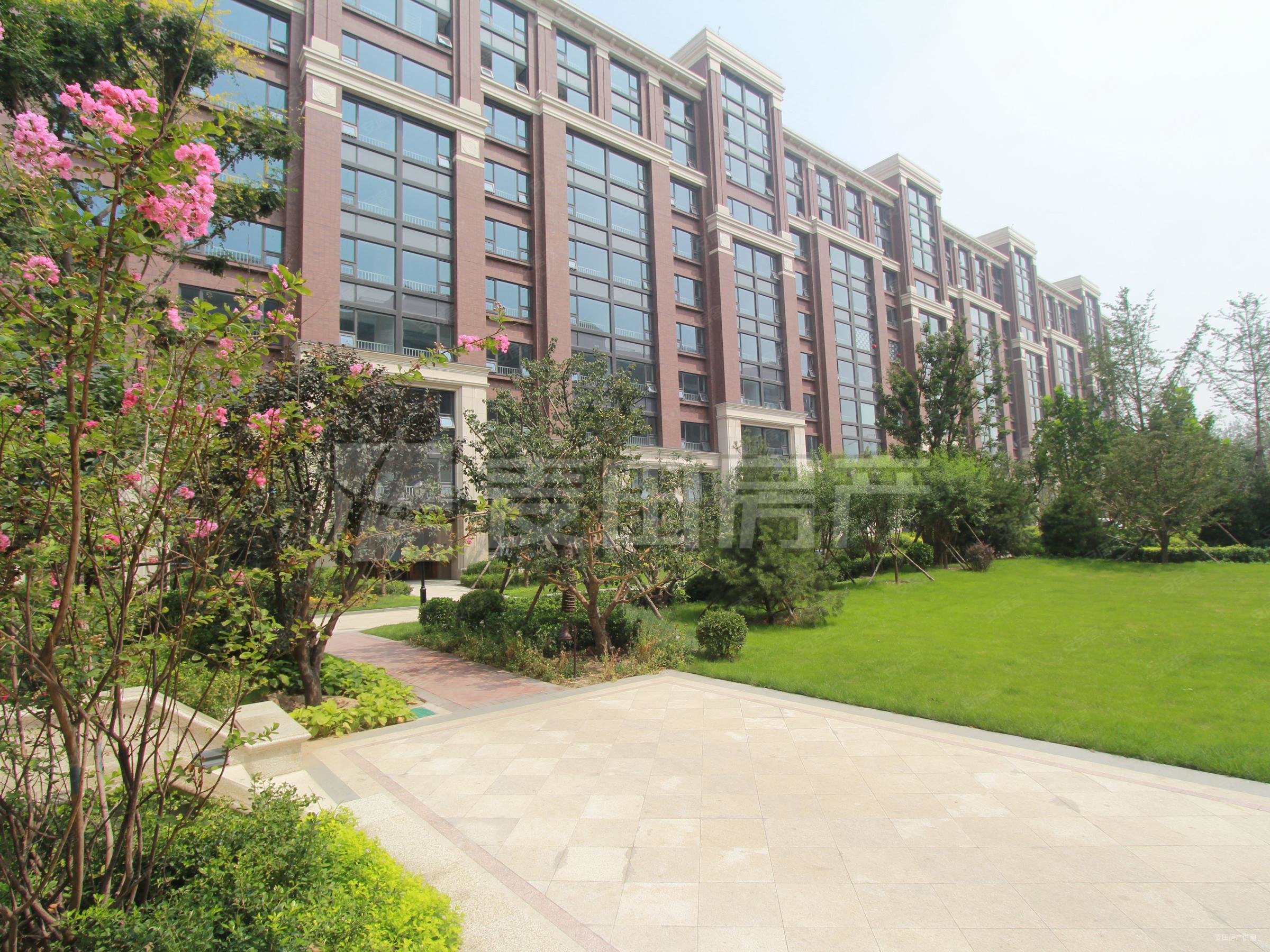 璞瑅公馆南北通透四居三卫高层视野好价格便宜