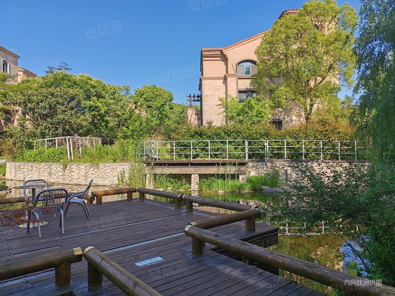 崇明别墅保亿风景水岸双拼6房超大花园上实地铁