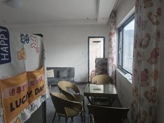 临沧临翔凤翔佤山凤城 1 室 1 厅一卫，带家具 1100 一月出租房源真实图片