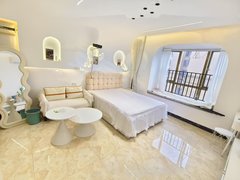 贵阳南明花果园地铁口 白宫对面 精装修奶油风一居室 押一付一 无中介出租房源真实图片