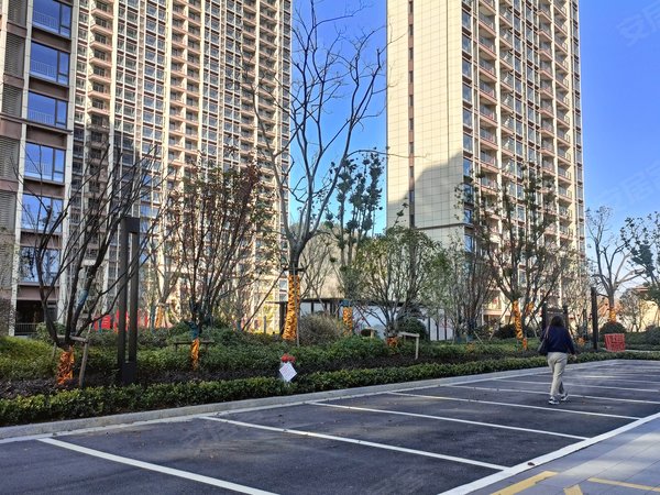 绍兴柯桥杨汛桥水韵蓝湾杨汛桥水韵蓝湾 3室2厅2卫 89平 电梯房  采光