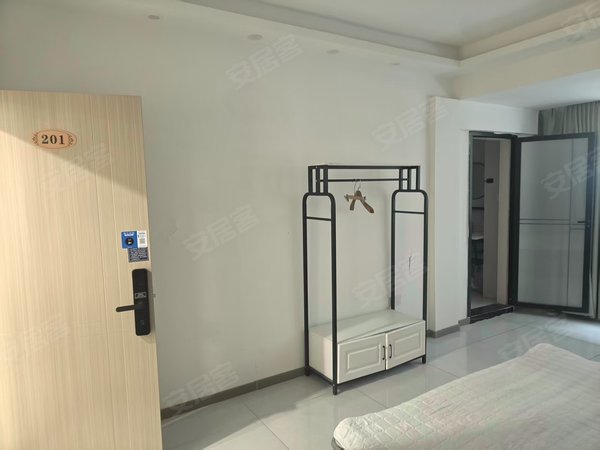 徐州铜山铜山万达南京路西一街小区铜山万达  师范大学南门 步行街 精装一室一卫 南北通透出租房源真实图片