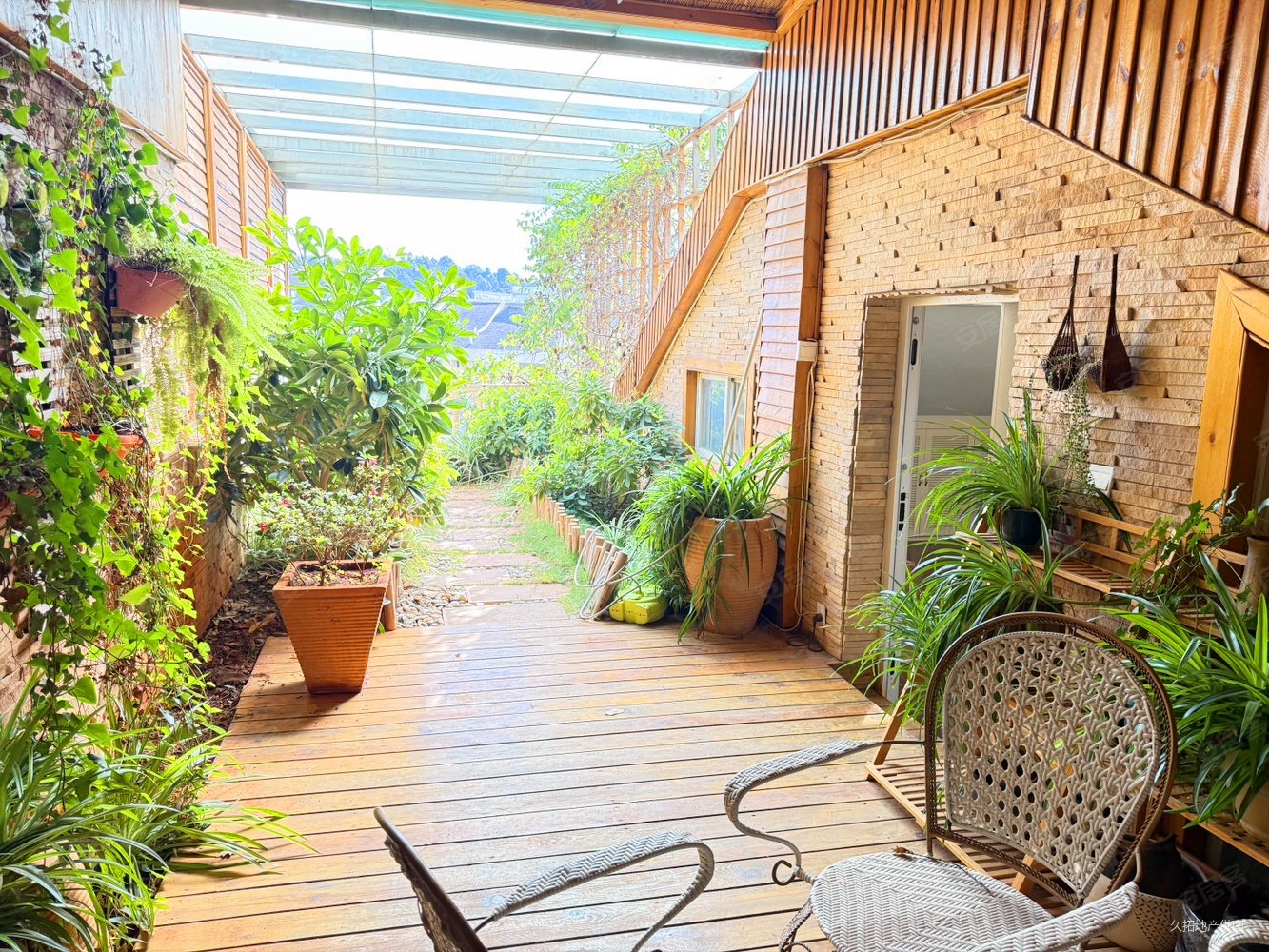 清水木华联排别墅 小区中间带前后150平花园 1到4层有车库