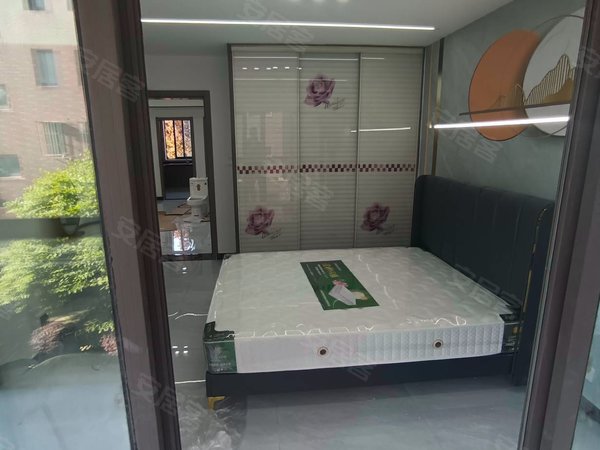 嘉和景苑 两室一厅 可整可分 两房朝南 已通燃气 可办车位