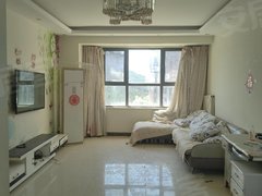 中海环宇城附近，济南大学附近精装修三室出租！