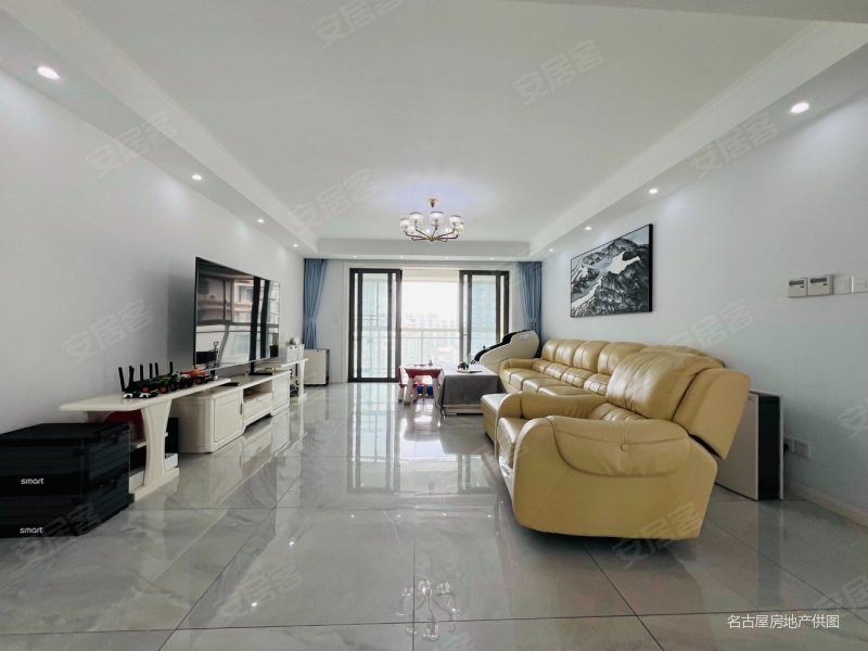 金河国际华庭,品质精装,大平层,小区中心景观地铁口