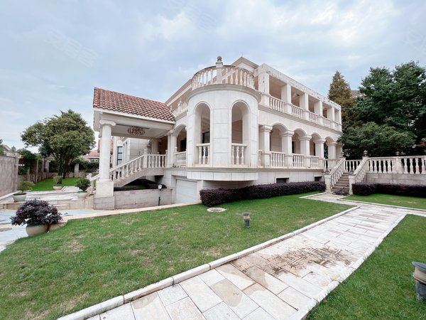 昆明呈贡建工新城世林国际别墅大独栋别墅 带大花园 停车方便 全家具