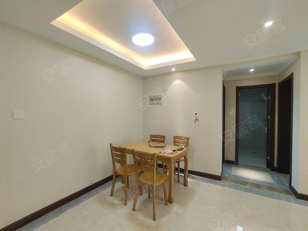 青岛黄岛薛家岛慧公馆慧公馆,套二2600,精装,家具家电齐全,随时看房