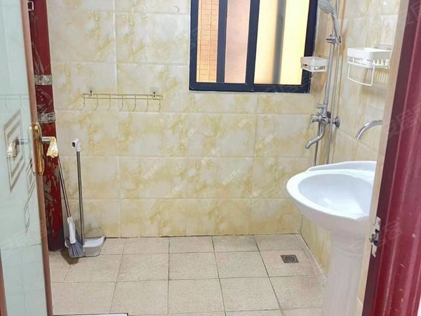 沃尔玛海鲜市场大观楼昆五中四十三医院多所小学幼儿园,西山租房-昆明