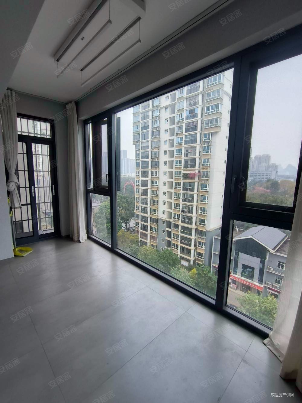 海馨嘉园3室2厅2卫134㎡南北105万