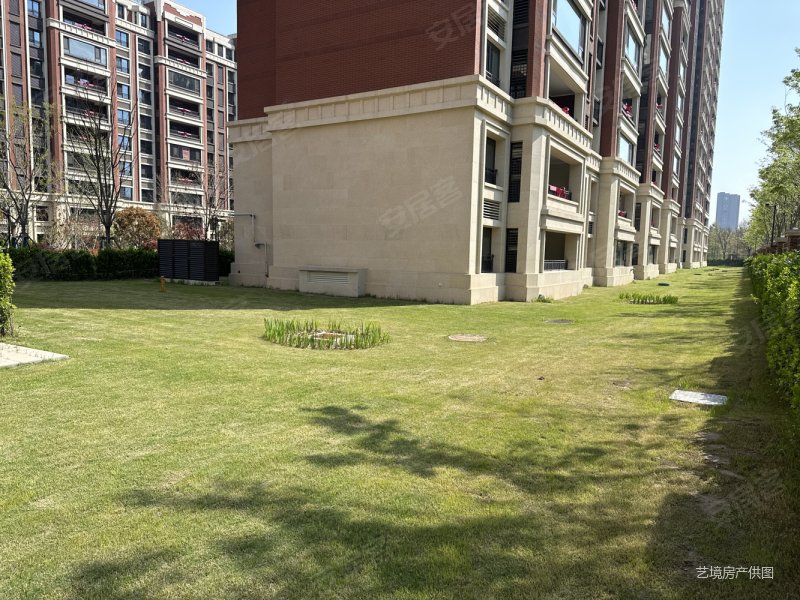 时代艺境洋房直接更名一楼送足球场懂得来看