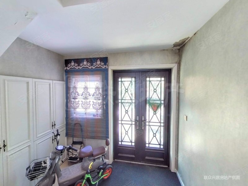 金华园 叠拼别墅 下叠一二层 有车库 南北通透