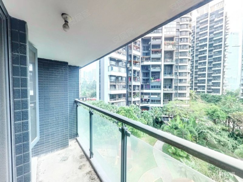 毛坯更有性价比,赠送80平,满五红本,价格可谈,看房方便,急,君悦龙庭