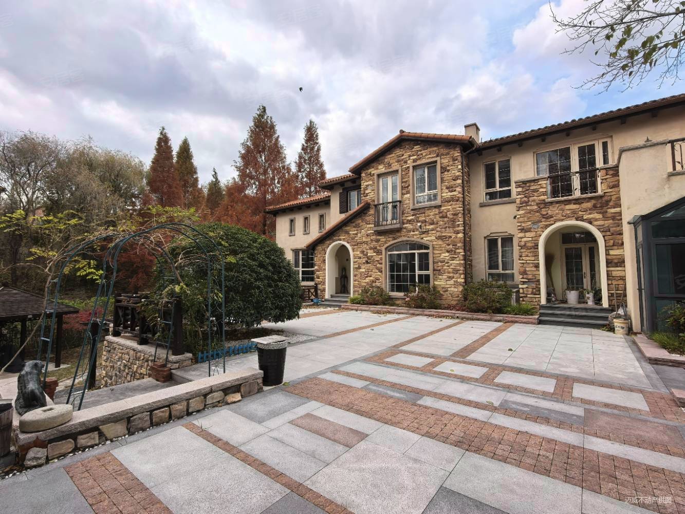 海信温泉王朝(海信千亩园)5室3厅4卫346.01㎡南北799万