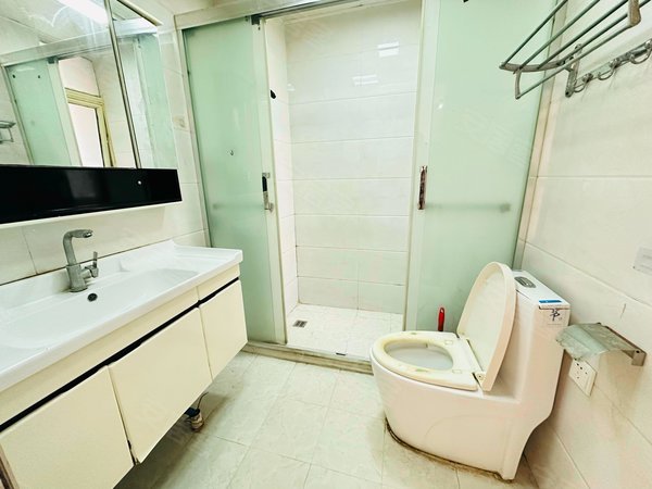 国际公馆自住两室两厅一卫周边配套齐全