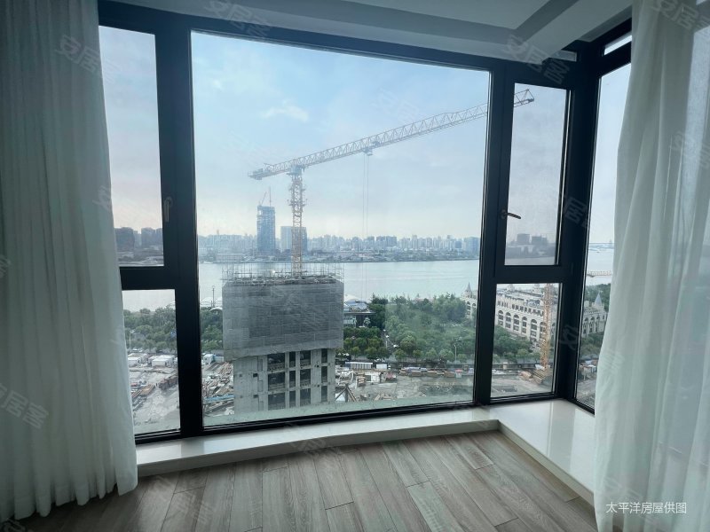 滨江茗园3室2厅2卫145.52㎡南北1300万